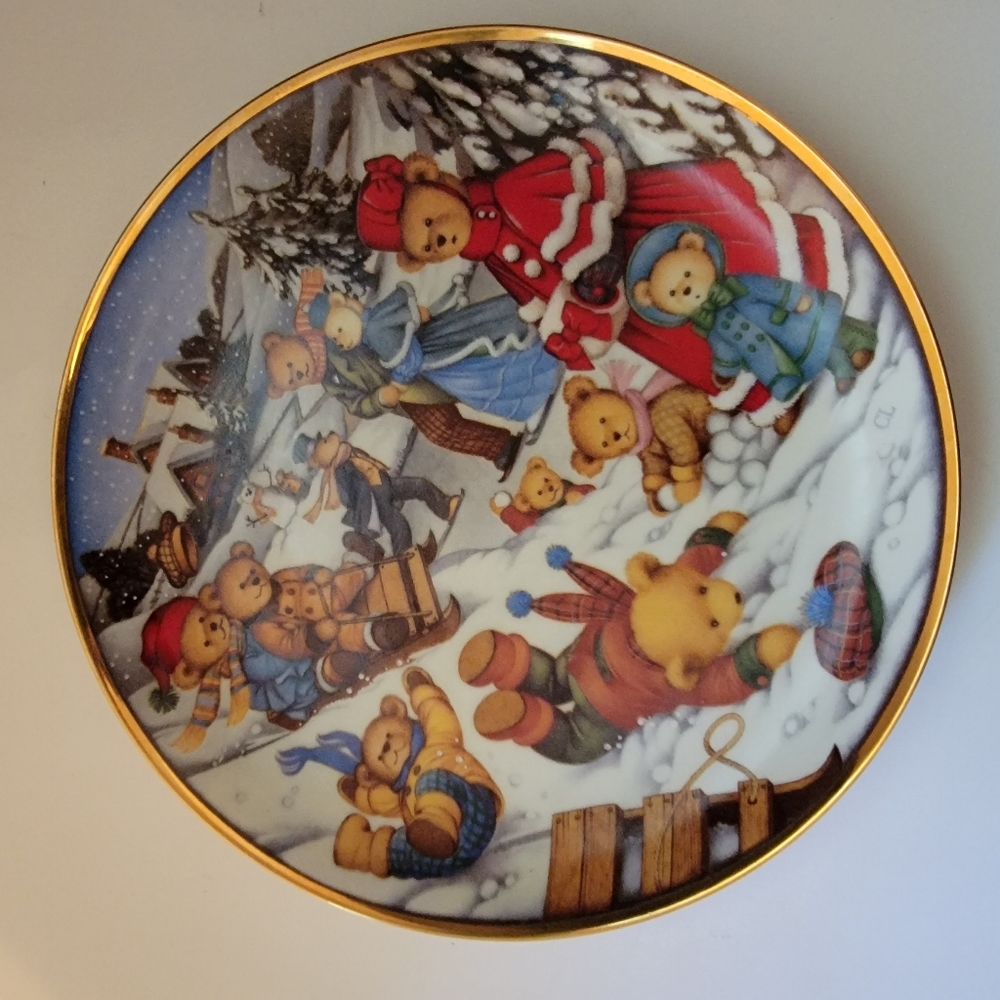 Collector plate " Teddy Bear Winter Frolic"